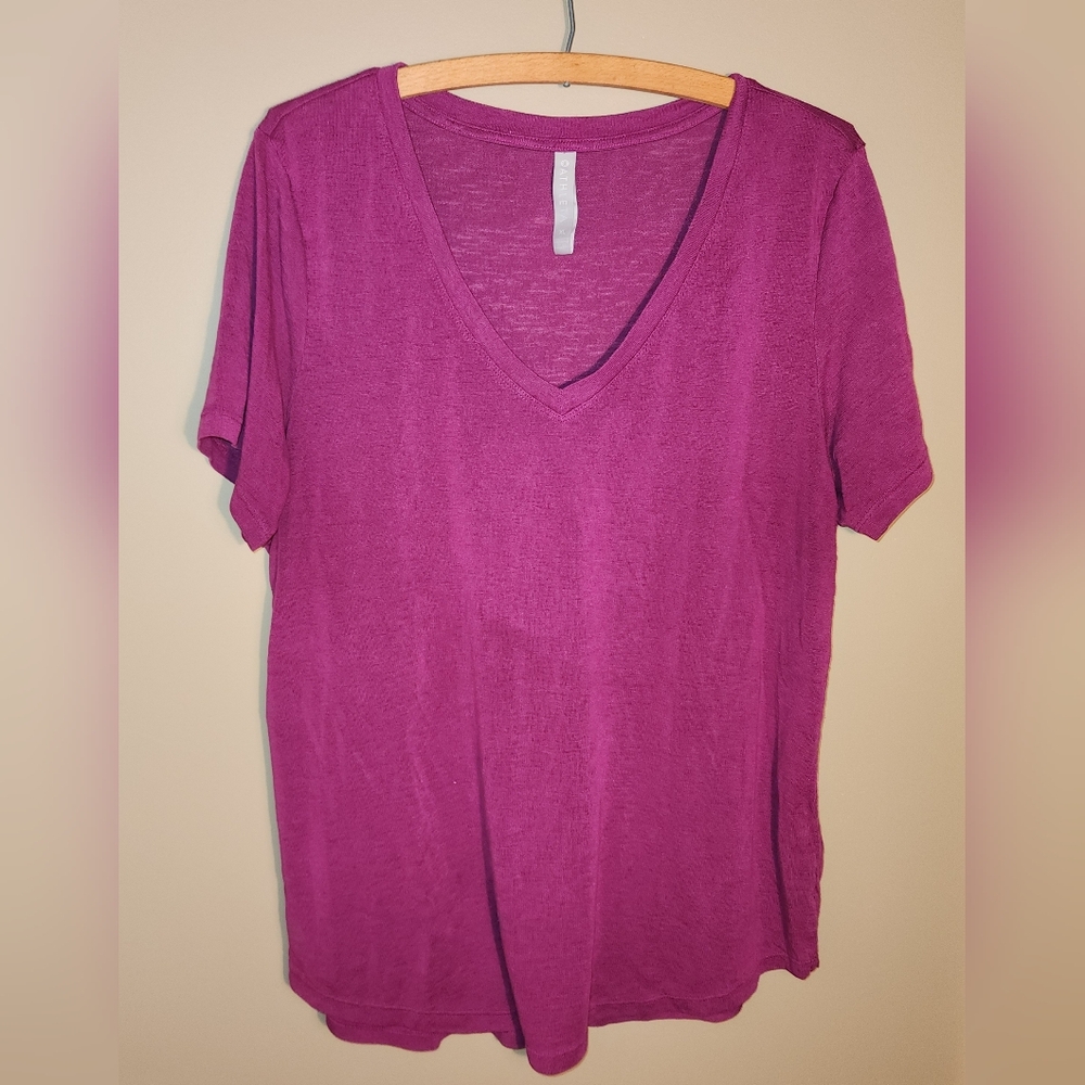Athleta Breezy Scoop V-Neck Tee in Bright Pink Breezy. Size XL. #404783